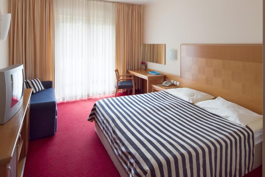 Standard Room with One King Bed or Two Twin Beds